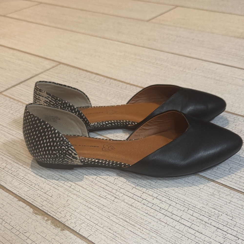 NWOT BC Born in California Black and White Women's Flats - size 9